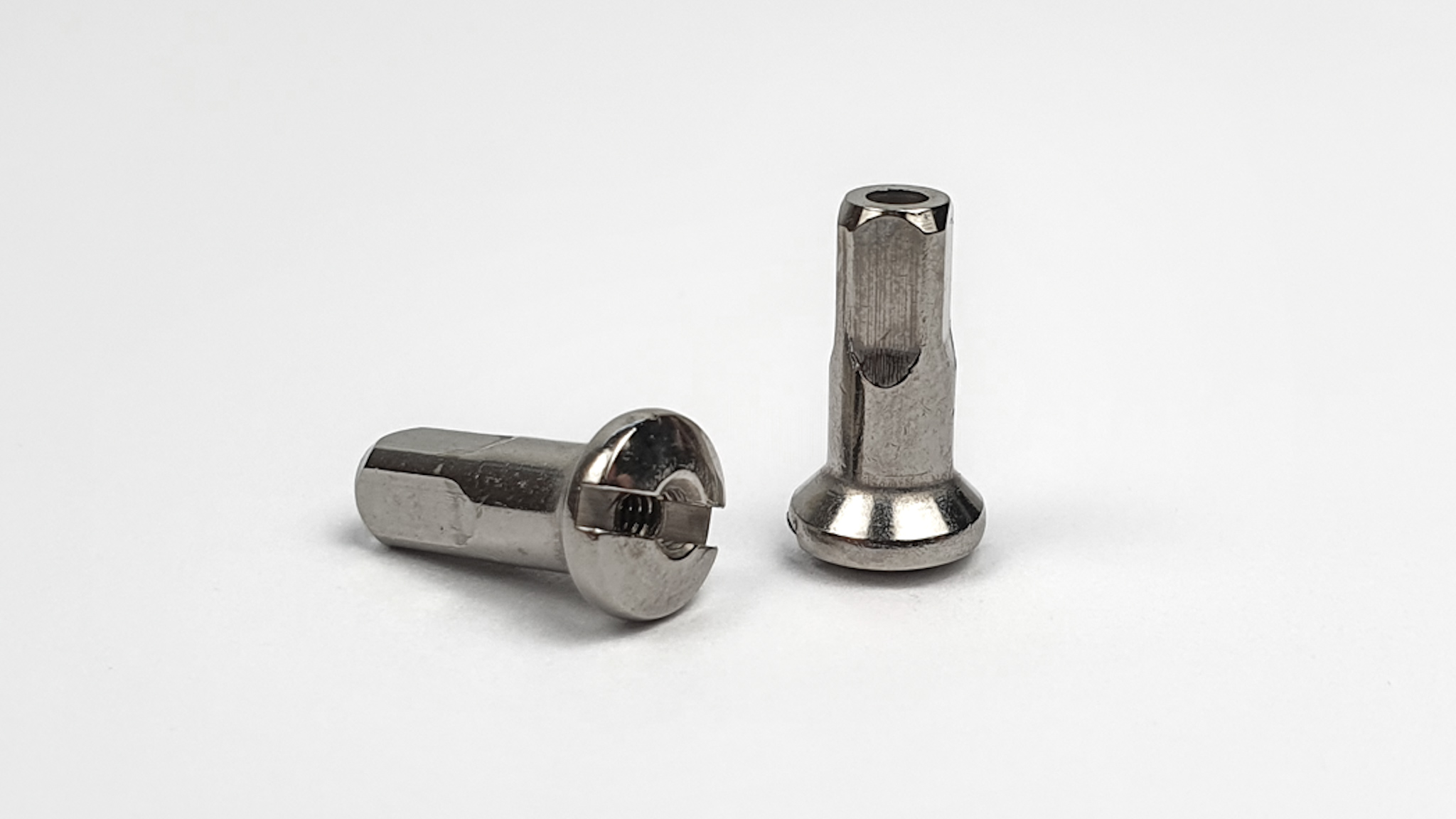 Sapim Messingnippel silber für 2mm Speichen und 5,5mm Felgenloch